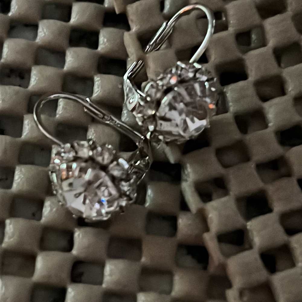 CRYSTALS🐝🐝DROP EARRINGS - Picture 3 of 10